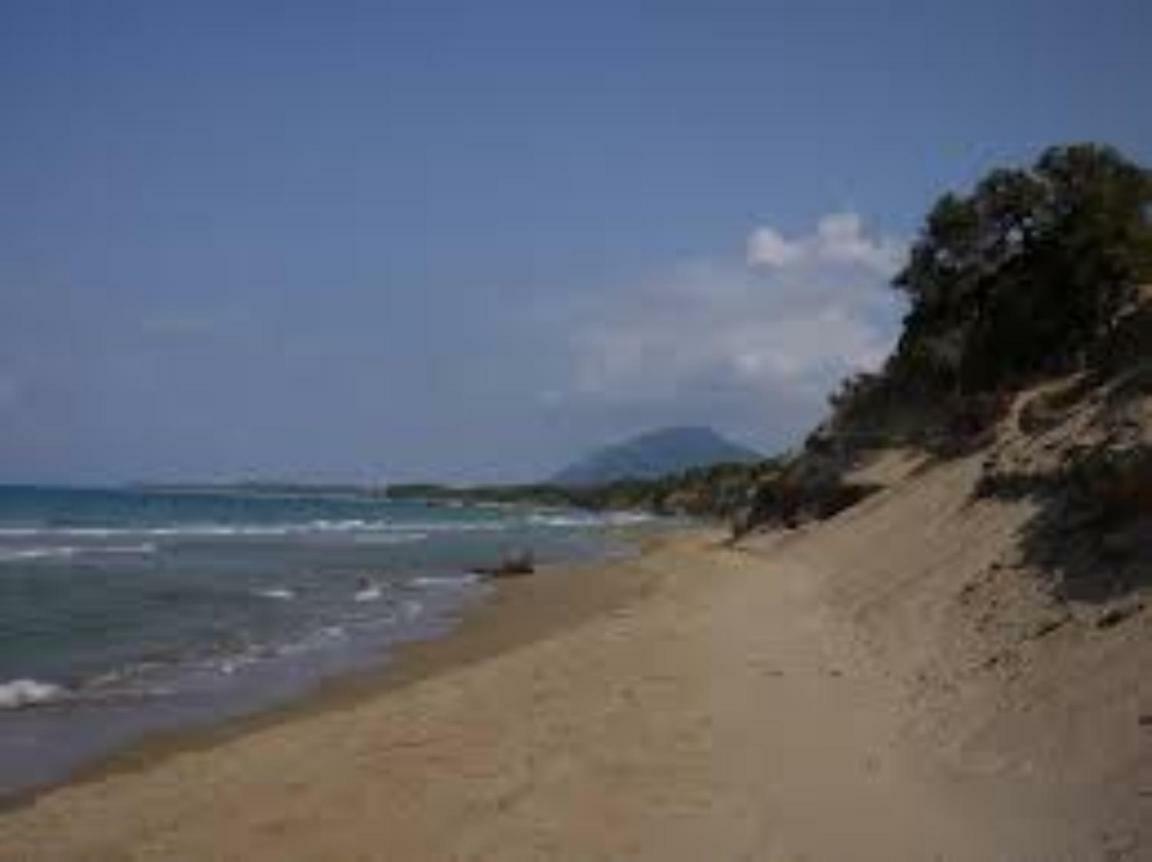 Issos Apartments Agios Georgios  Exteriör bild