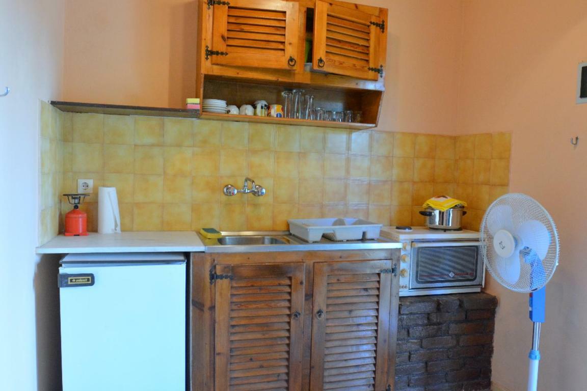 Issos Apartments Agios Georgios  Exteriör bild